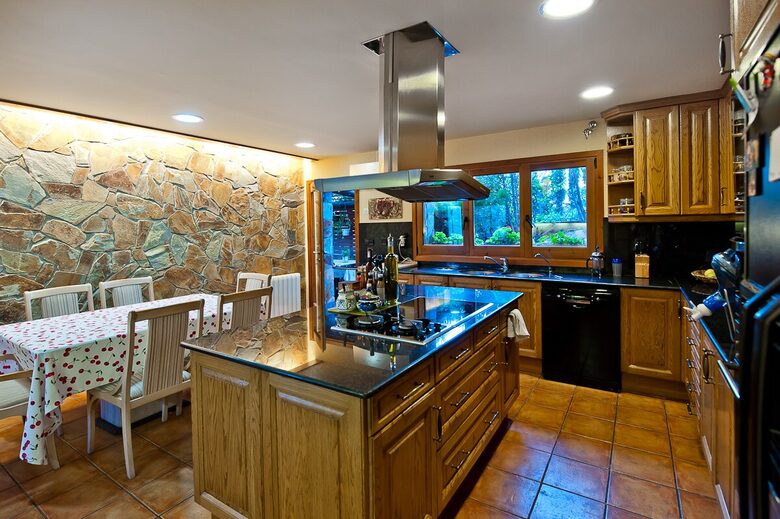 Elegant Mountain Retreat with Sea Views - Arenys de Munt, Spain