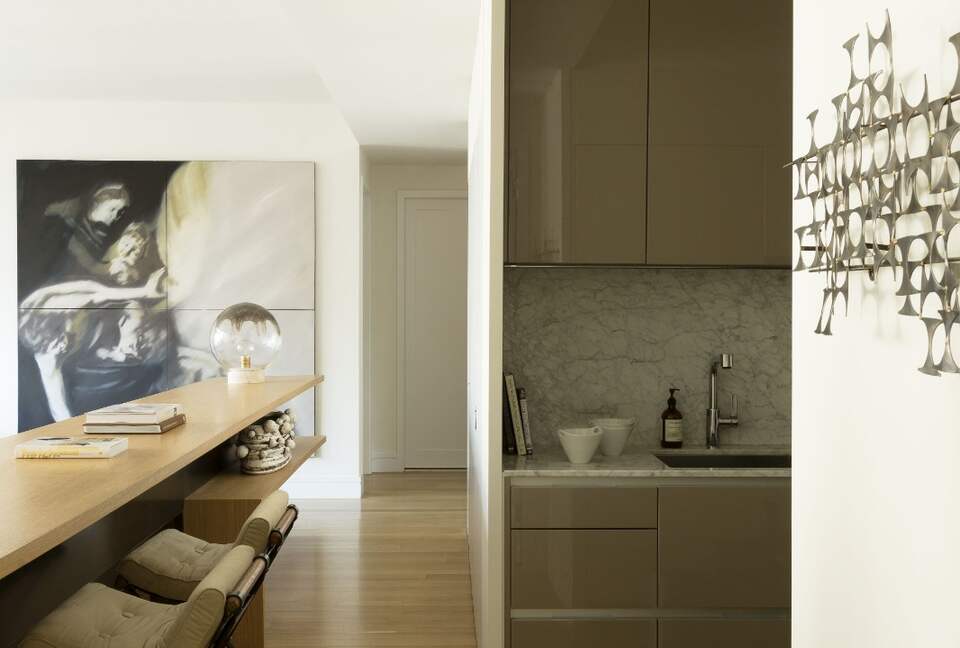 Sophisticated Two-Bedroom Retreat in Prime Manhattan - New York, New York