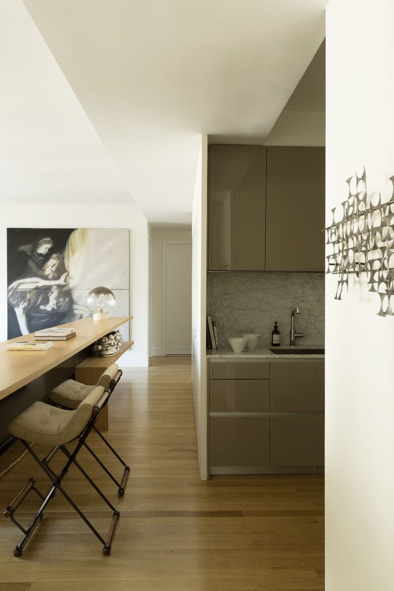 Sophisticated Two-Bedroom Retreat in Prime Manhattan - New York, New York