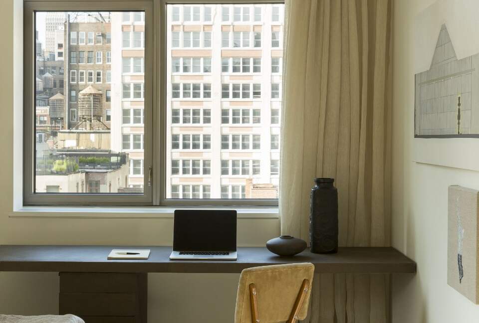 Sophisticated Two-Bedroom Retreat in Prime Manhattan - New York, New York