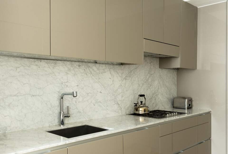 Sophisticated Two-Bedroom Retreat in Prime Manhattan - New York, New York