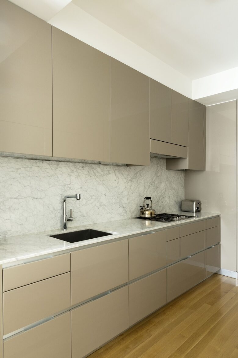 Sophisticated Two-Bedroom Retreat in Prime Manhattan - New York, New York