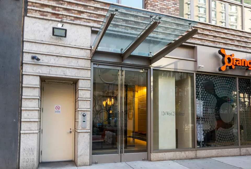 Sophisticated Two-Bedroom Retreat in Prime Manhattan - New York, New York