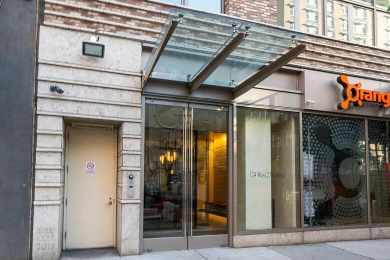 Sophisticated Two-Bedroom Retreat in Prime Manhattan - New York, New York