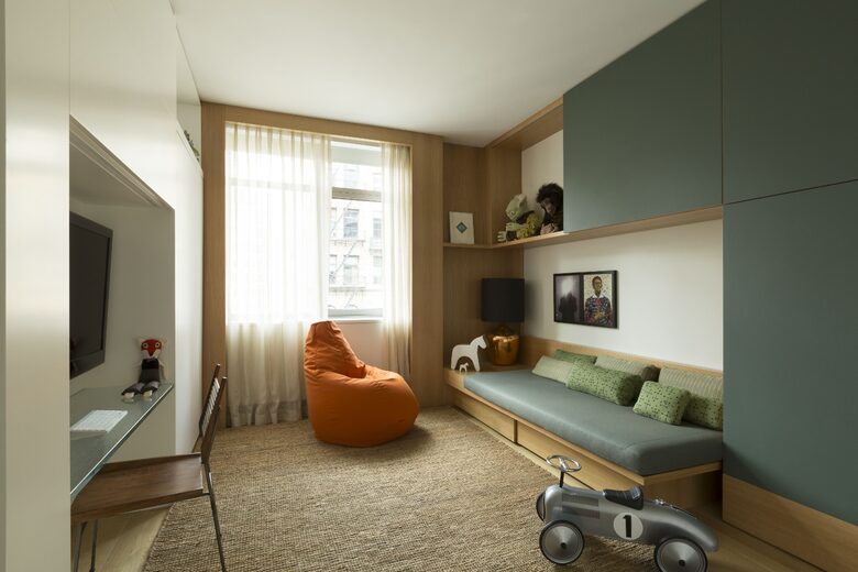 Sophisticated Two-Bedroom Retreat in Prime Manhattan - New York, New York