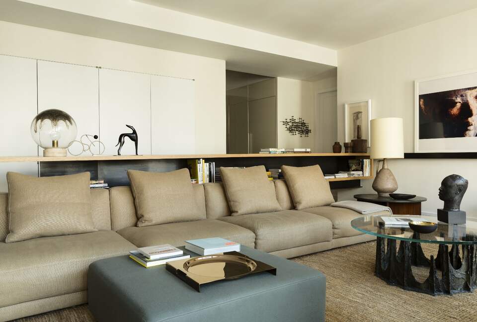 Sophisticated Two-Bedroom Retreat in Prime Manhattan - New York, New York