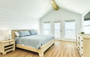 Elegant Gulf-Front Haven in Beachside Village - Galveston, Texas