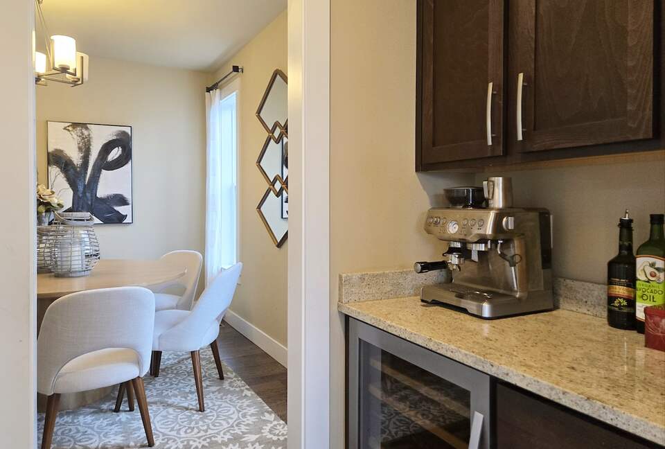 Pacific Northwest Luxe Home Near Woodinville Wineries - Bothell, Washington