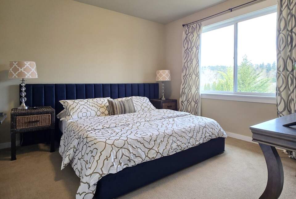 Pacific Northwest Luxe Home Near Woodinville Wineries - Bothell, Washington