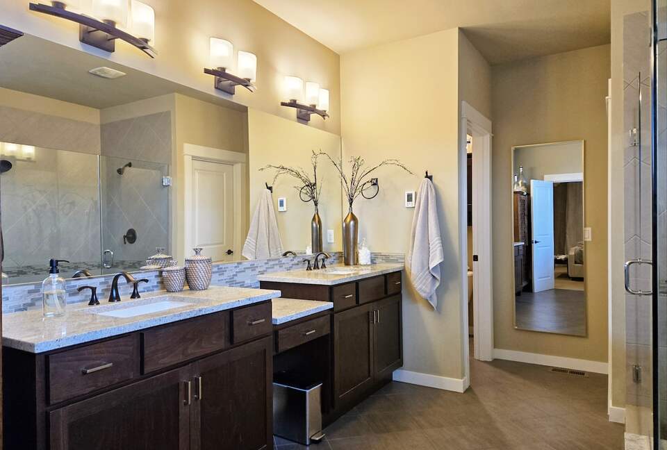 Pacific Northwest Luxe Home Near Woodinville Wineries - Bothell, Washington