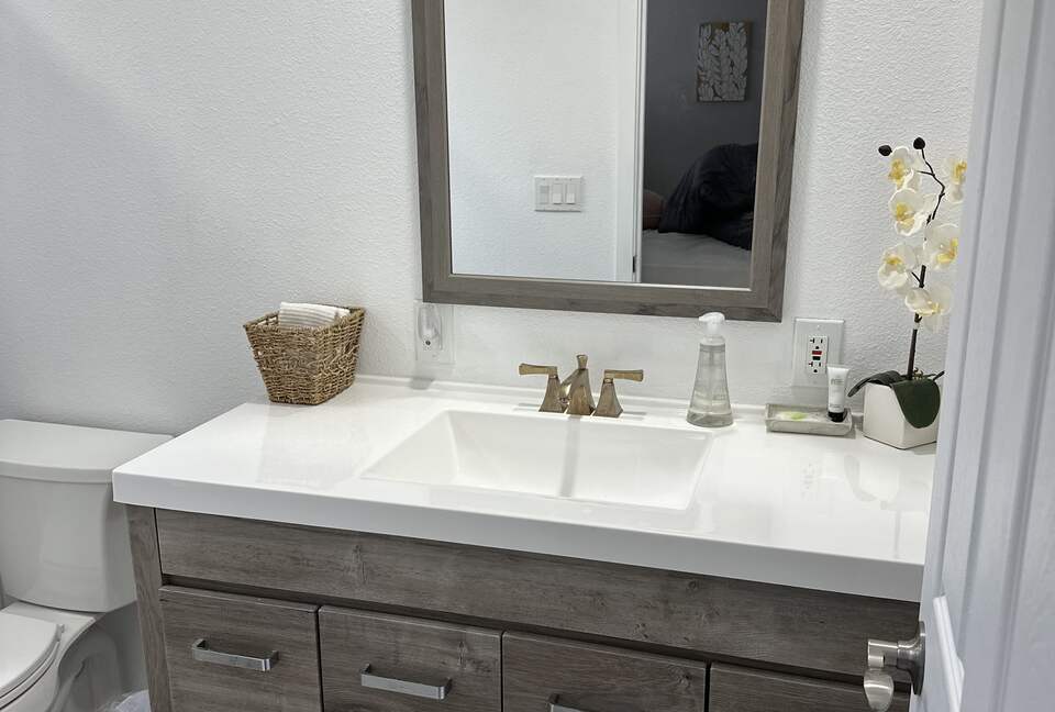 Clearlake Keys Modern Beauty - Clearlake Oaks, California