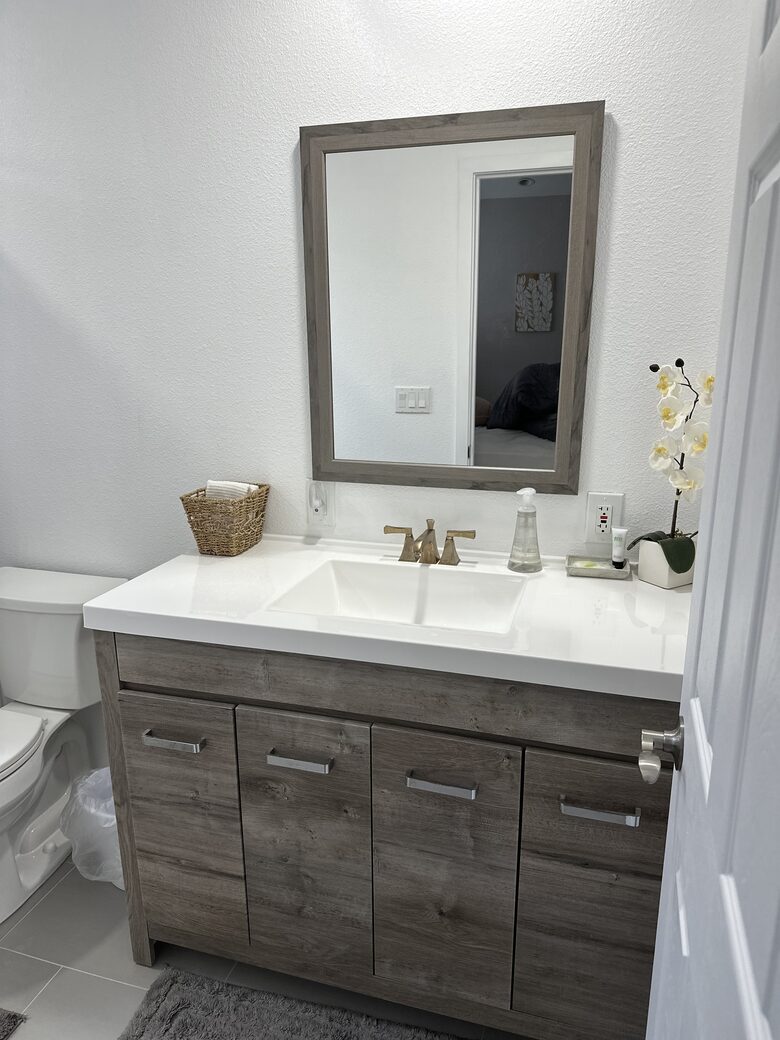 Clearlake Keys Modern Beauty - Clearlake Oaks, California