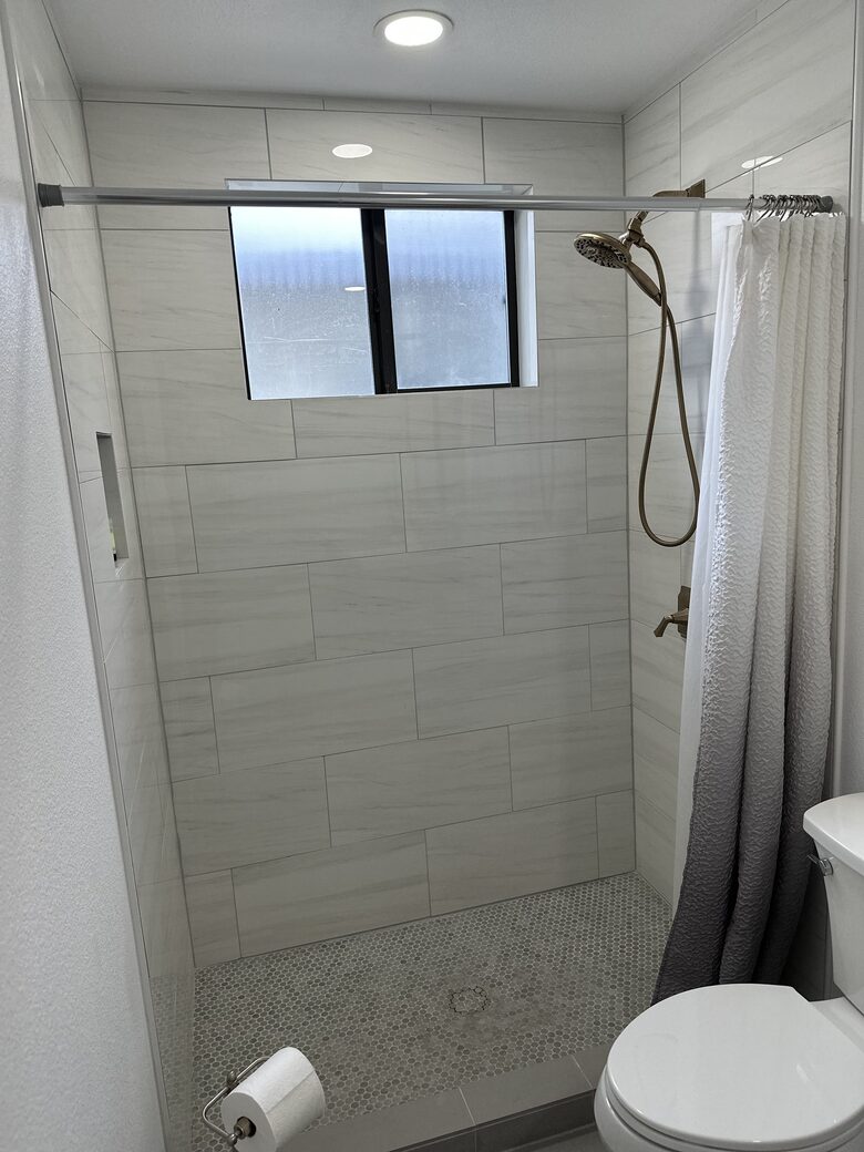 Clearlake Keys Modern Beauty - Clearlake Oaks, California