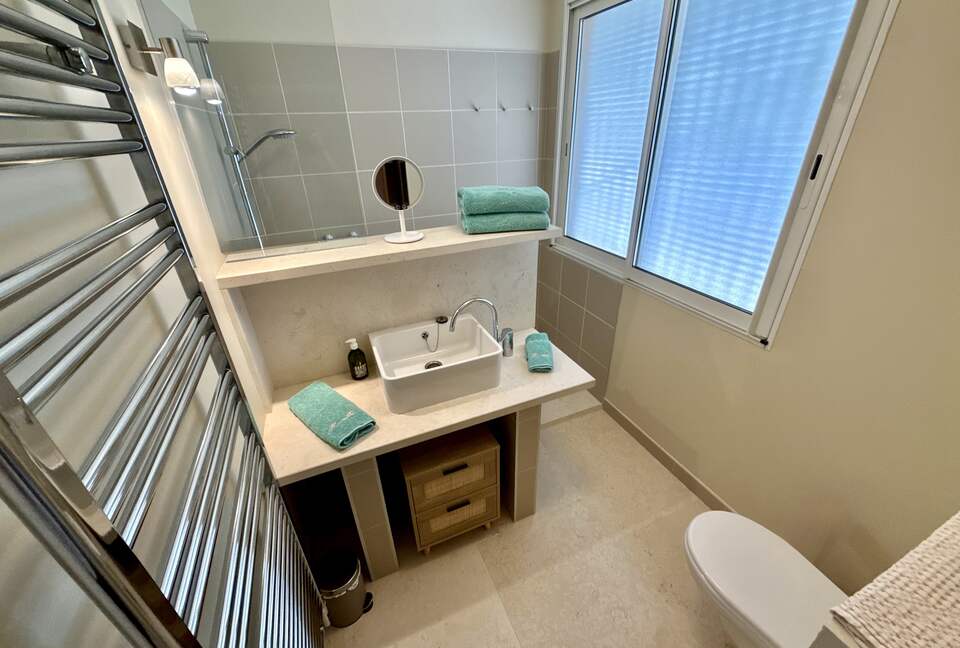 Guesthouse: Bathroom for bedroom 4