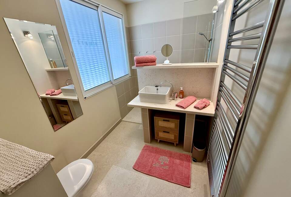 Guesthouse: Bathroom for bedroom 3