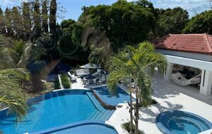 Infinity pool, jacuzzy and gazebo