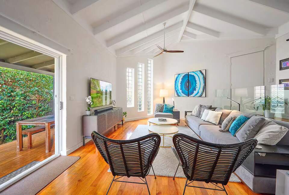 Architectural Coastal Sanctuary Near Byron Bay - Suffolk Park, Australia