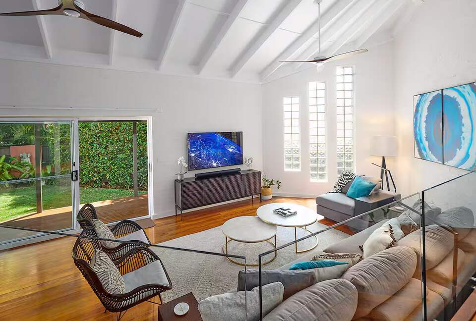 Architectural Coastal Sanctuary Near Byron Bay - Suffolk Park, Australia