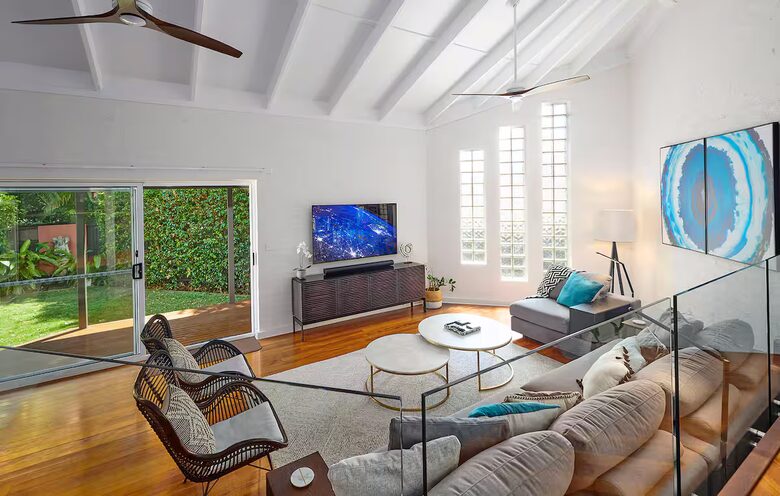 Architectural Coastal Sanctuary Near Byron Bay - Suffolk Park, Australia