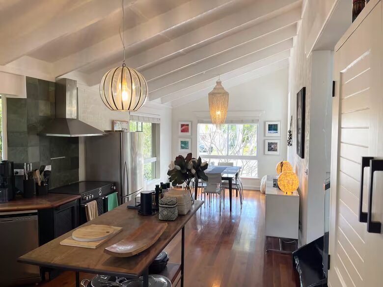 Architectural Coastal Sanctuary Near Byron Bay - Suffolk Park, Australia