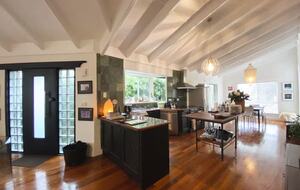 Architectural Coastal Sanctuary Near Byron Bay - Suffolk Park, Australia