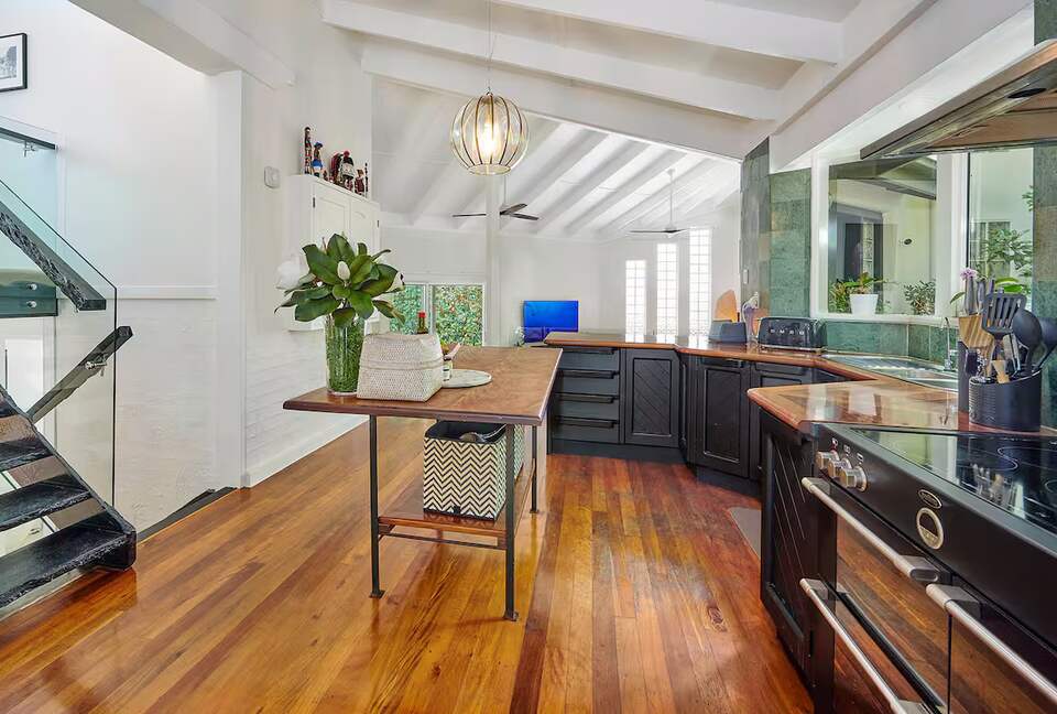 Architectural Coastal Sanctuary Near Byron Bay - Suffolk Park, Australia