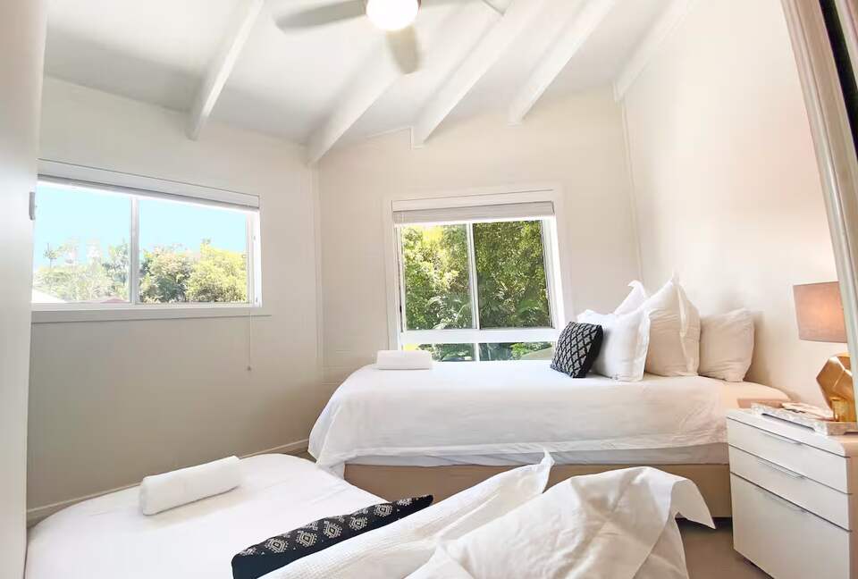 Architectural Coastal Sanctuary Near Byron Bay - Suffolk Park, Australia