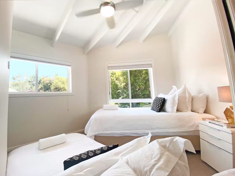 Architectural Coastal Sanctuary Near Byron Bay - Suffolk Park, Australia