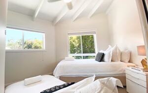 Architectural Coastal Sanctuary Near Byron Bay - Suffolk Park, Australia