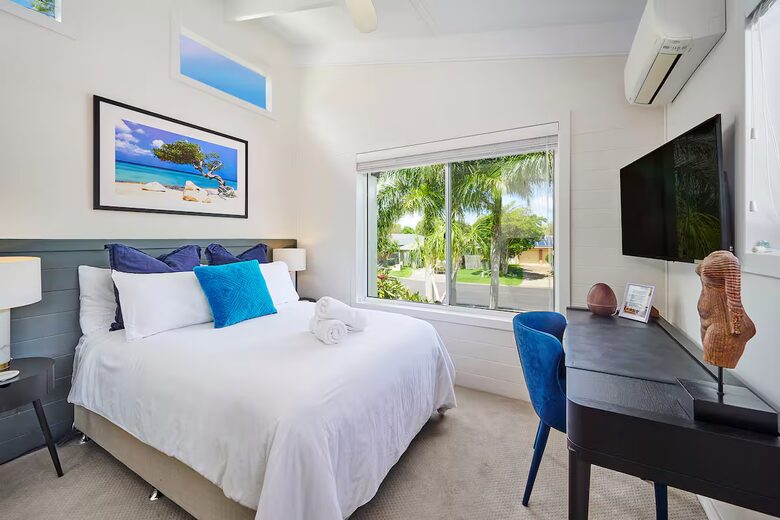 Architectural Coastal Sanctuary Near Byron Bay - Suffolk Park, Australia