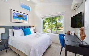 Architectural Coastal Sanctuary Near Byron Bay - Suffolk Park, Australia