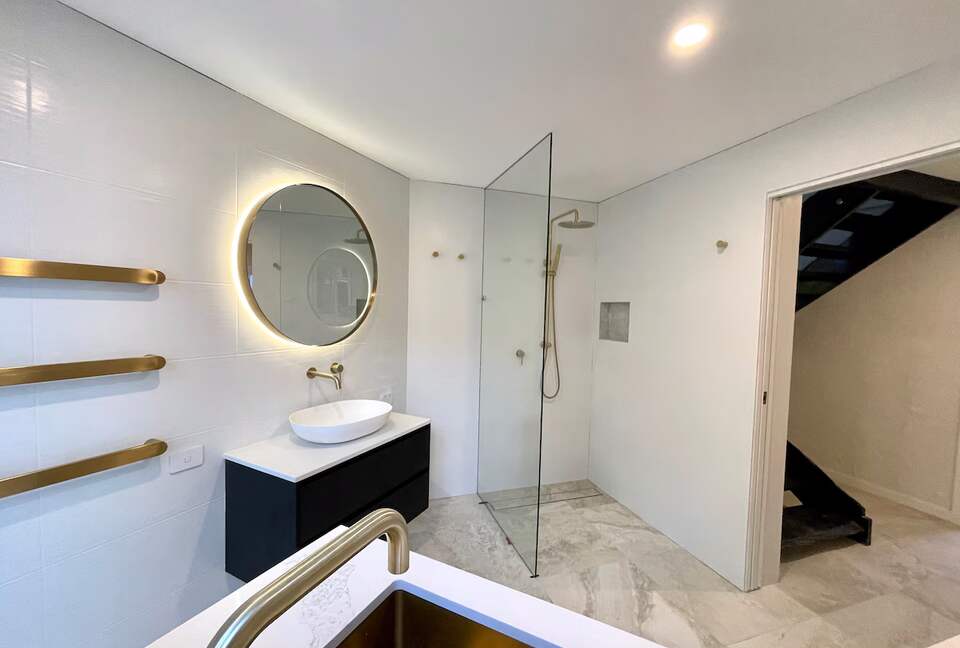 Architectural Coastal Sanctuary Near Byron Bay - Suffolk Park, Australia