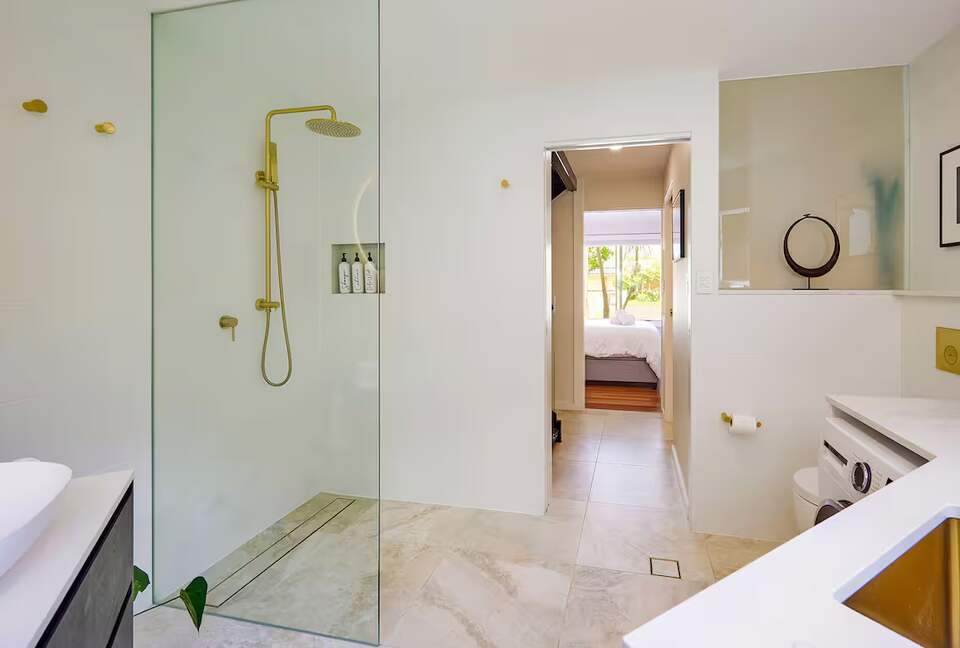 Architectural Coastal Sanctuary Near Byron Bay - Suffolk Park, Australia