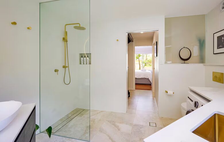 Architectural Coastal Sanctuary Near Byron Bay - Suffolk Park, Australia