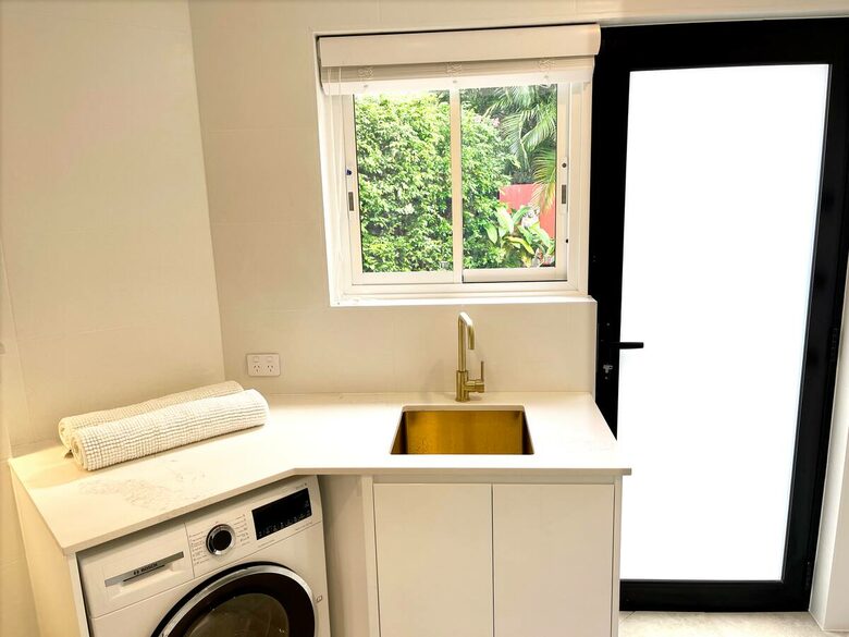 Architectural Coastal Sanctuary Near Byron Bay - Suffolk Park, Australia