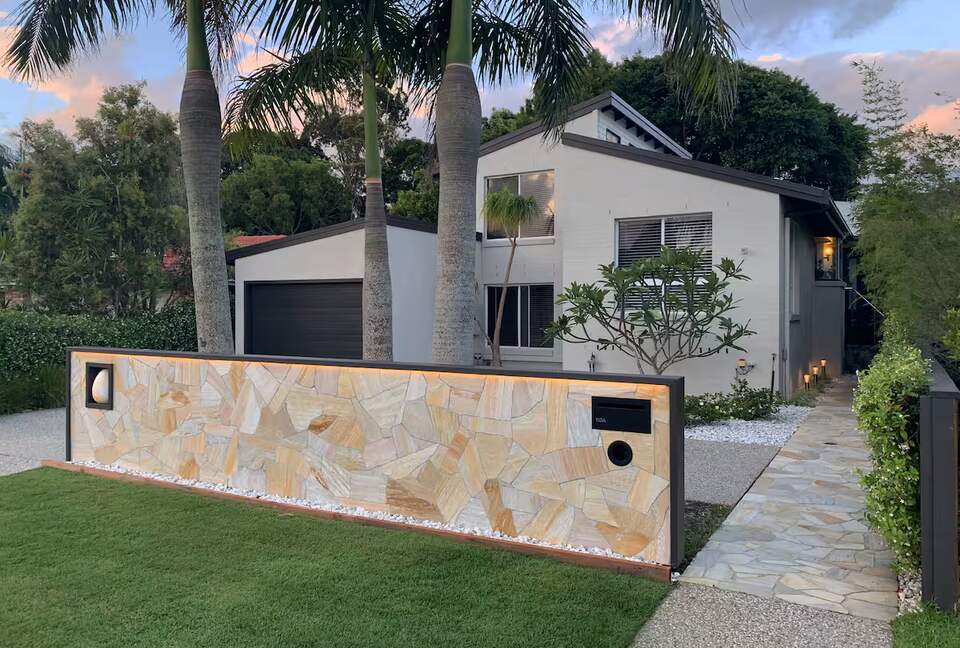 Architectural Coastal Sanctuary Near Byron Bay - Suffolk Park, Australia