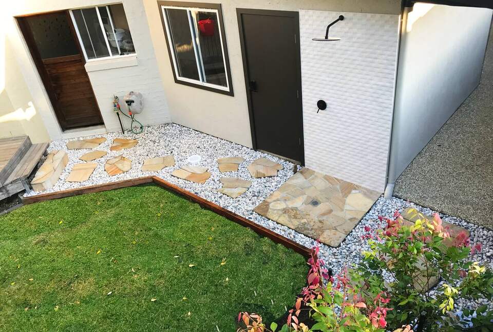 Architectural Coastal Sanctuary Near Byron Bay - Suffolk Park, Australia