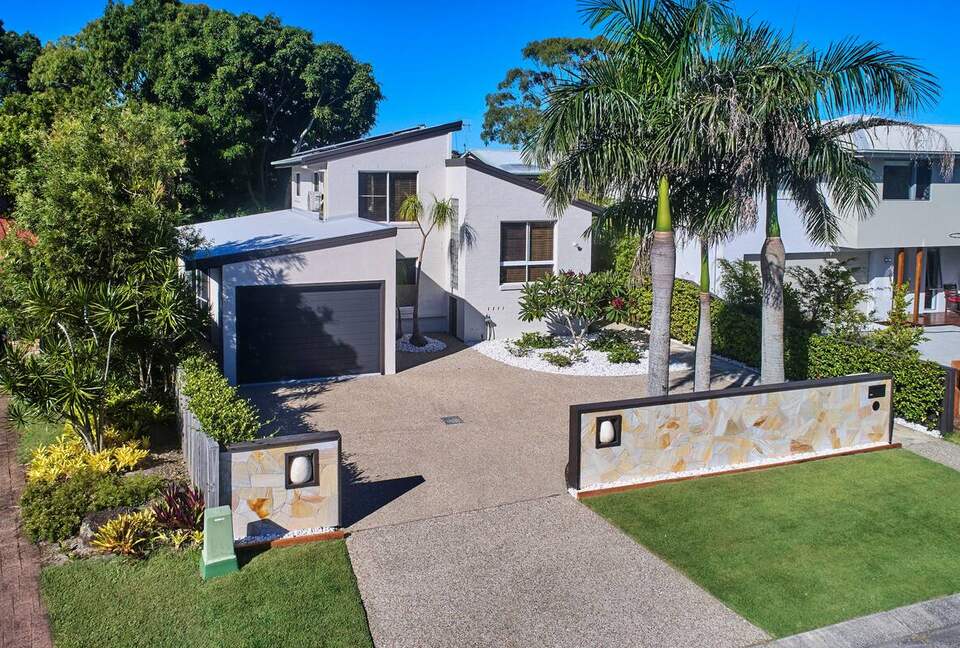 Architectural Coastal Sanctuary Near Byron Bay - Suffolk Park, Australia