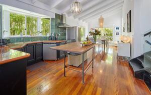 Architectural Coastal Sanctuary Near Byron Bay - Suffolk Park, Australia