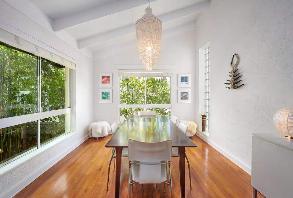 Architectural Coastal Sanctuary Near Byron Bay - Suffolk Park, Australia