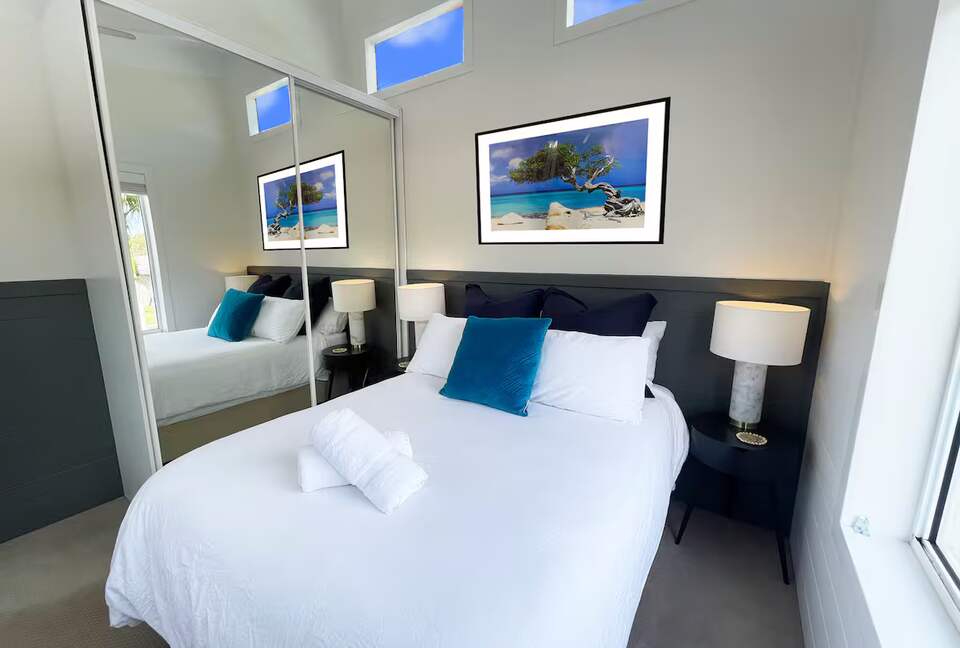 Architectural Coastal Sanctuary Near Byron Bay - Suffolk Park, Australia