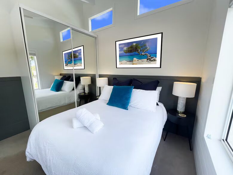 Architectural Coastal Sanctuary Near Byron Bay - Suffolk Park, Australia