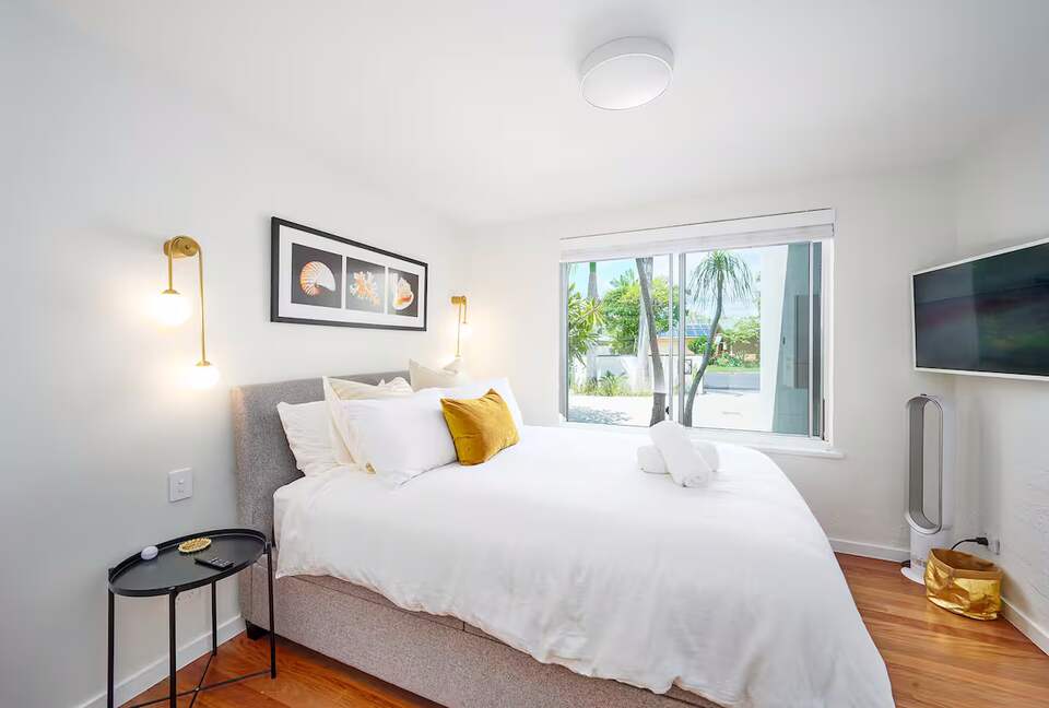 Architectural Coastal Sanctuary Near Byron Bay - Suffolk Park, Australia