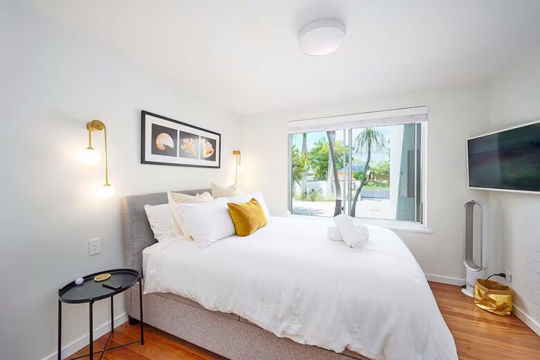 Architectural Coastal Sanctuary Near Byron Bay - Suffolk Park, Australia