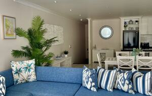 Charming Tropical Escape with Ocean or Pool Views - Palm Cove, Australia