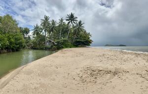 Charming Tropical Escape with Ocean or Pool Views - Palm Cove, Australia