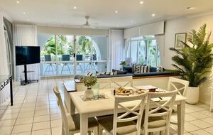 Charming Tropical Escape with Ocean or Pool Views - Palm Cove, Australia