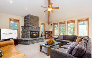 Elegant Escape Under the Pines - Sunriver, Oregon