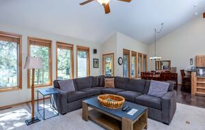 Elegant Escape Under the Pines - Sunriver, Oregon