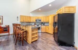 Elegant Escape Under the Pines - Sunriver, Oregon